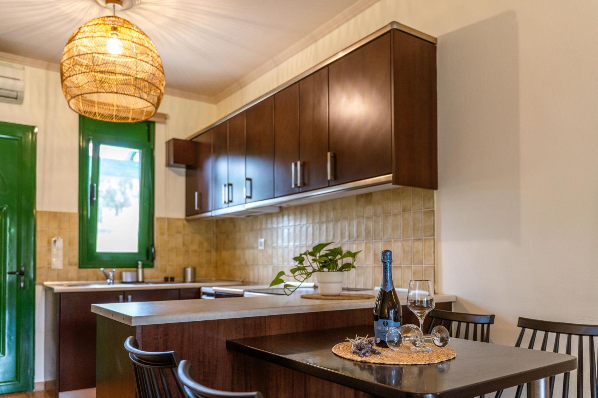 Aiora Suites Сивота Экстерьер фото