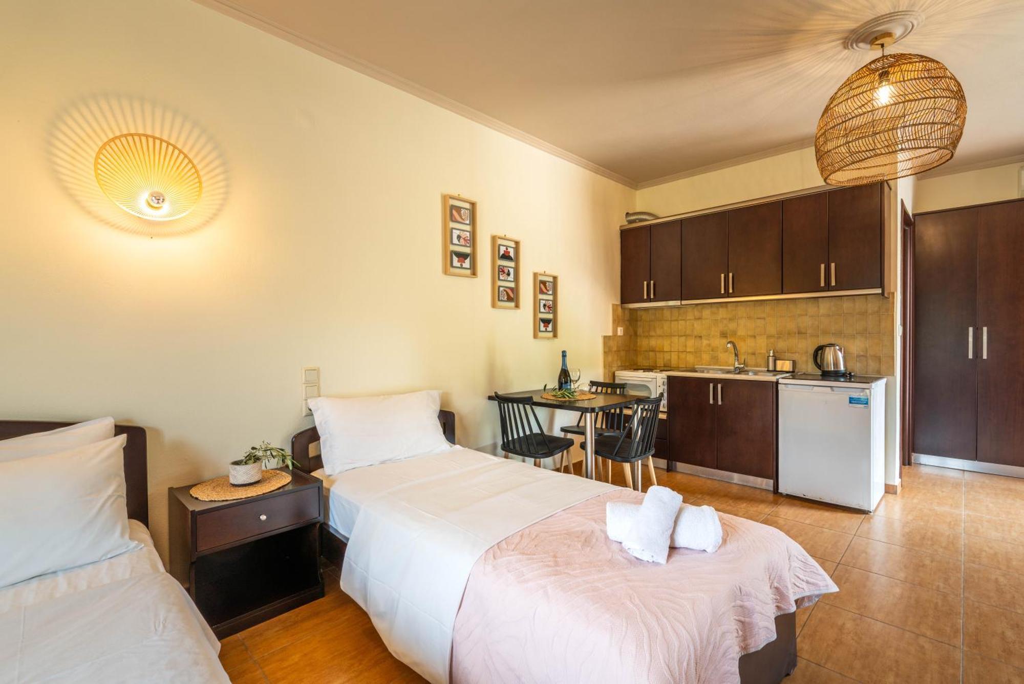 Aiora Suites Сивота Экстерьер фото