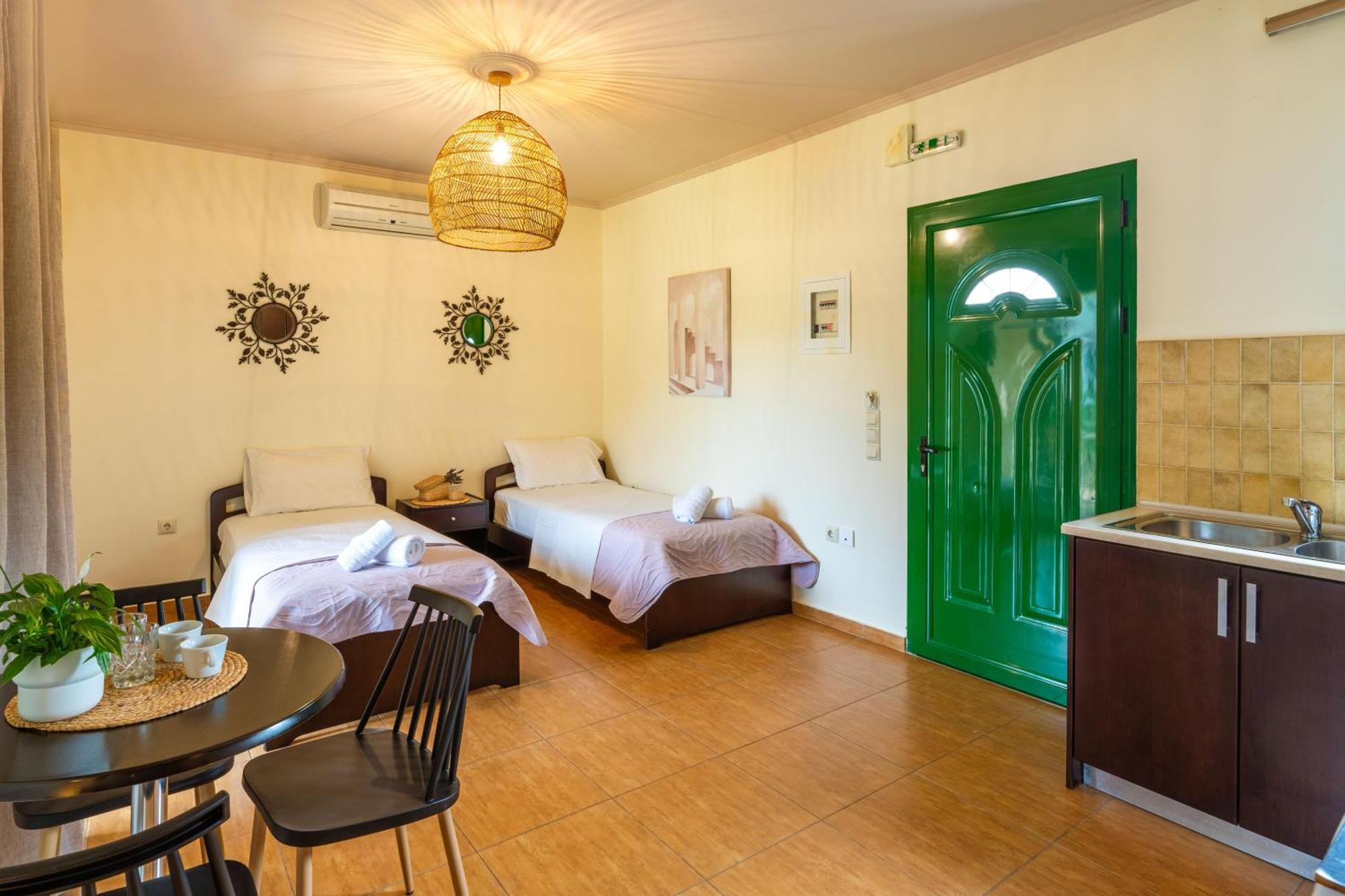 Aiora Suites Сивота Экстерьер фото